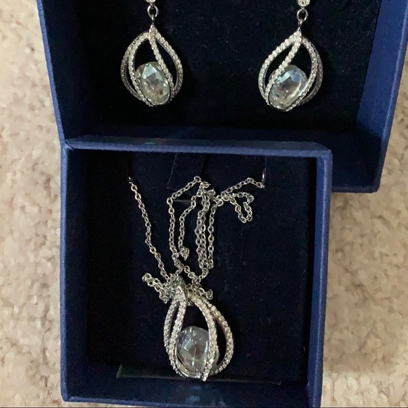 Swarovski Jewelry - Ladies Swarovski Jewelry Set